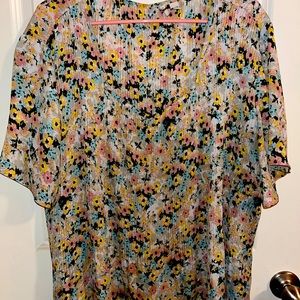 Floral flowy blouse